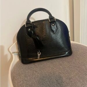 Louis Vuitton Elegant Black Tote